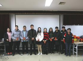 新春迎元宵，歡聲振精神，愛(ài)元宵三五風(fēng)光，繁光遠(yuǎn)綴天