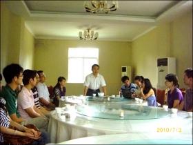 團(tuán)結(jié)一致，奮力拼搏