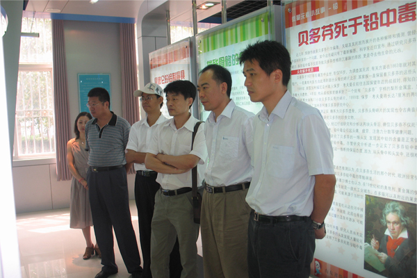 山東省食品藥品監(jiān)督管理局副局長陳耕一行到我公司參觀、視察 
